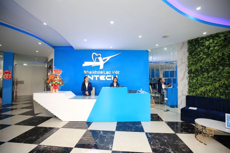 niềng răng mắc cài kim loại Nha Khoa Lạc Việt Intech