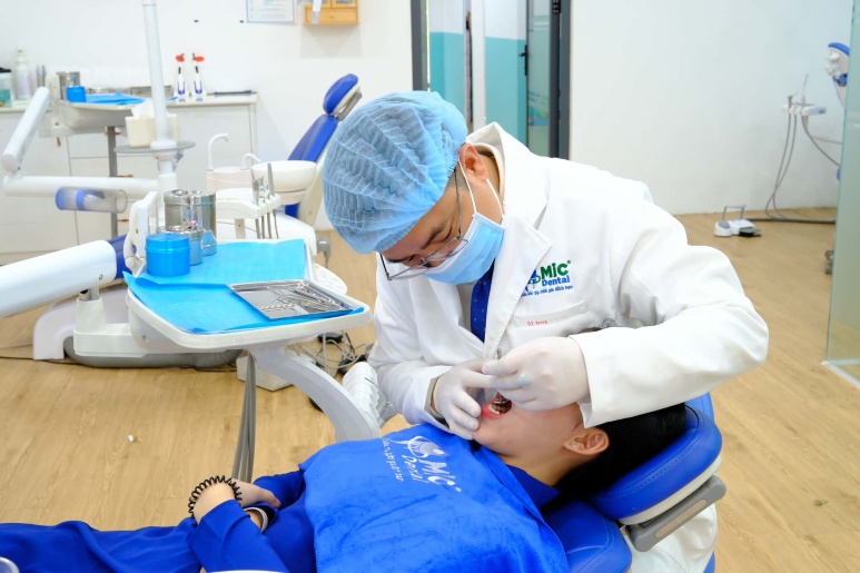 niềng răng mắc cài kim loại Nha Khoa MIC