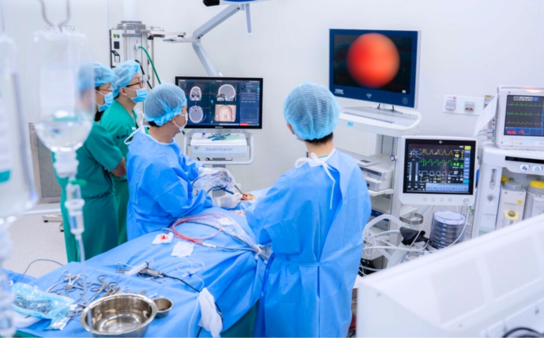  thiết bị hỗ trợ khám và phẫu thuật Tai Mũi Họng